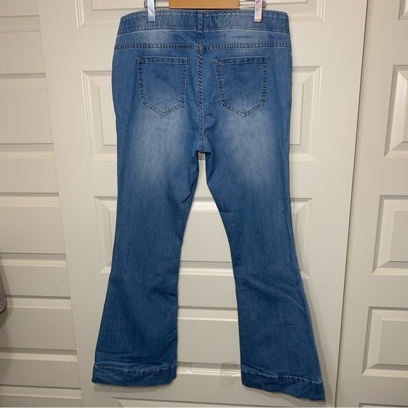 Retro Flare Leg Jeans Mid Rise Sz 12 Boho Light Blue Stretch Denim - Picture 9 of 9